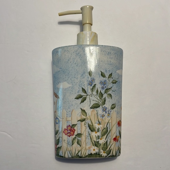 Garden Blue Floral Bathroom Set of Soap Caddy, Dispenser & Toothbrush Holder - Picture 4 of 16